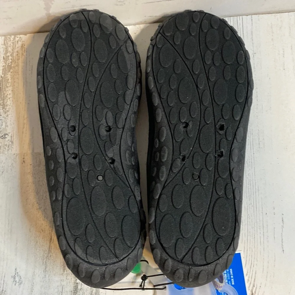 Girls Water Shoes Size M (2/3) NEW